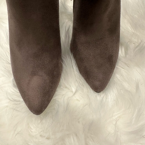 Call it spring Pom Pom boots, great condition. - Picture 2 of 5